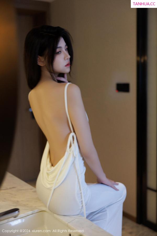   [XiuRen]高清写真图 2024.11.25 No.9499 初梦瑶 黑丝美腿第11张图片